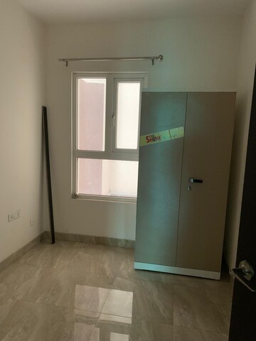 Room in 2.5 BHK Apartment at Sector 66 – for Rent