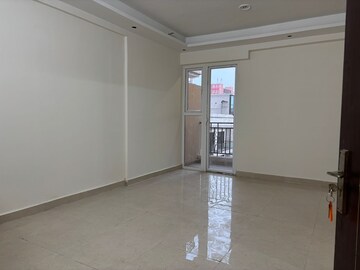 Room in 2 BHK Apartment at Signature Global Prime, Sector 63a – for Rent