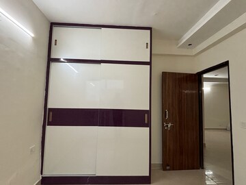 Room in 2 BHK Apartment at Signature Global Prime, Sector 63a – for Rent