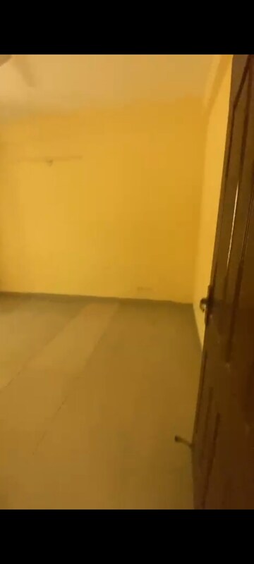 Room in 2.5 BHK Builder Floor at Wave Prime Floors, Wave City – for Rent