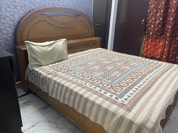 Bedroom in 2 BHK Builder Floor at Vaishali Sector 4 – for Rent