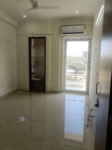 Building Lobby in 2 BHK Builder Floor at Ansal API Esencia, Sector 67 – for Rent