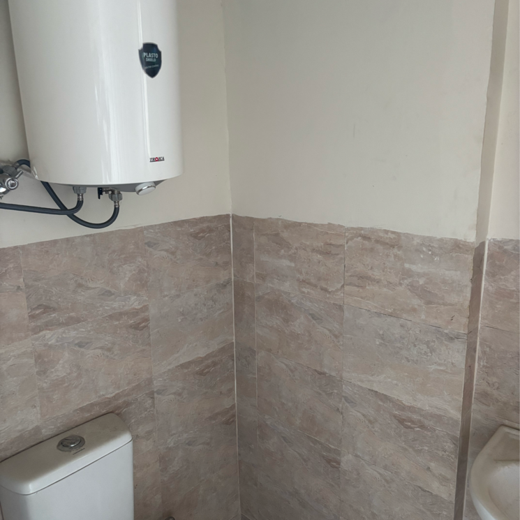 Bathroom, wave-dream-homes 1 Bedroom 578 Sq.Ft. Apartment In Ram Nagar Ghaziabad 8945466