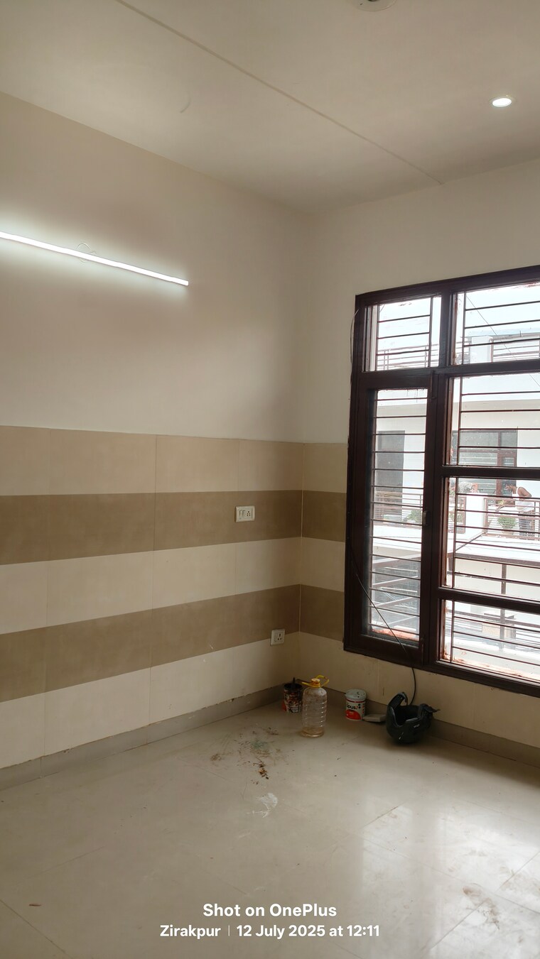 Room, dhakoli 3 Bedroom 150 Sq.Yd. Apartment In Dhakoli Zirakpur 8945483