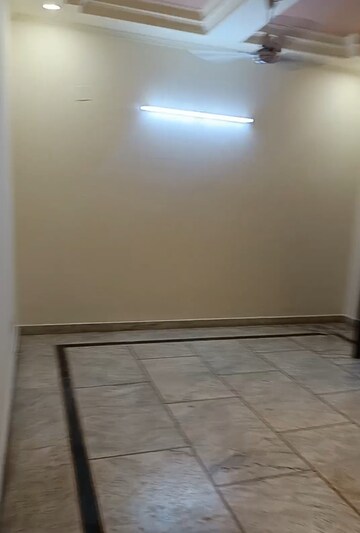 Room in 3 BHK Builder Floor at Patel Nagar – for Rent