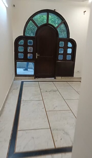 Furnished Amenities in 3 BHK Builder Floor at Patel Nagar – for Rent