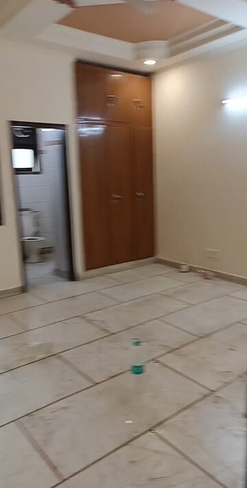 Room in 3 BHK Builder Floor at Patel Nagar – for Rent