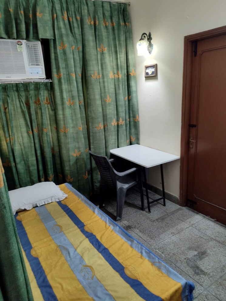 Bedroom, west patel nagar 3 Bedroom 1800 Sq.Ft. Builder Floor In West Patel Nagar Delhi 8945517