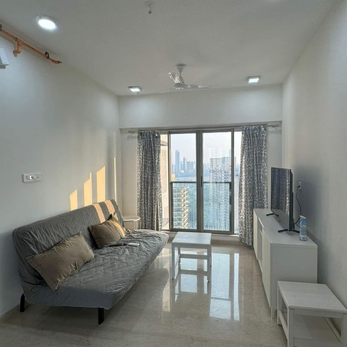 2 BHK Apartment For Rent in Raheja Classique