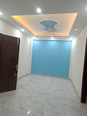 Room in 2 BHK Builder Floor at Ansal API Esencia, Sector 67 – for Rent