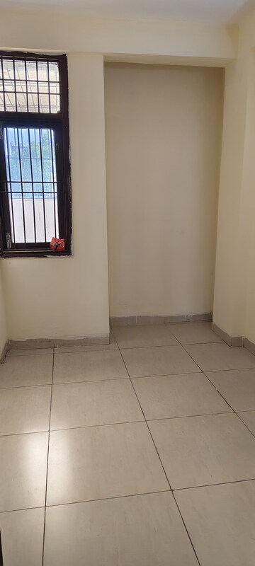 Room in 2 BHK Builder Floor at Wave Prime Floors, Wave City – for Rent