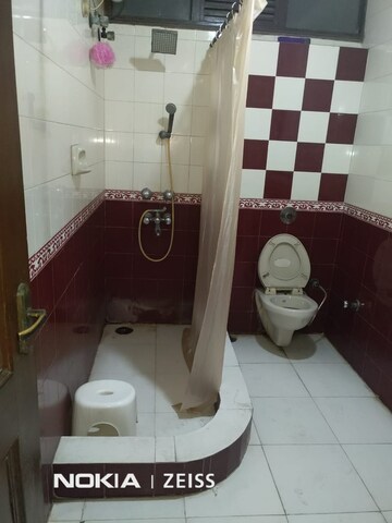 Bathroom in 2 BHK Builder Floor at Sector 31 – for Rent