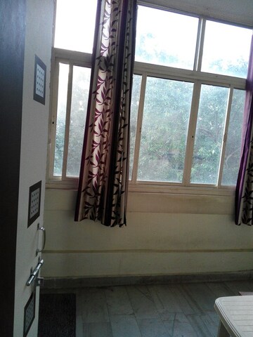 1 BHK Builder Floor For Rent in Rohini Sector 7
