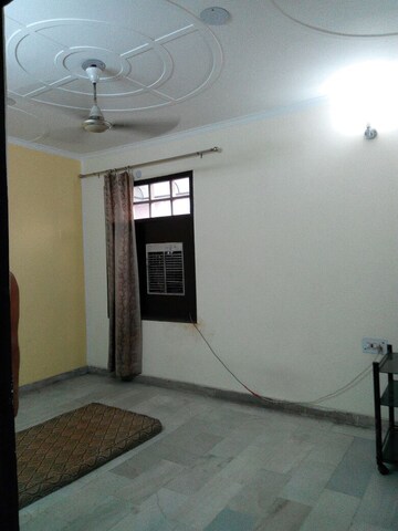 Room in 1 BHK Builder Floor at Rohini Sector 7 – for Rent