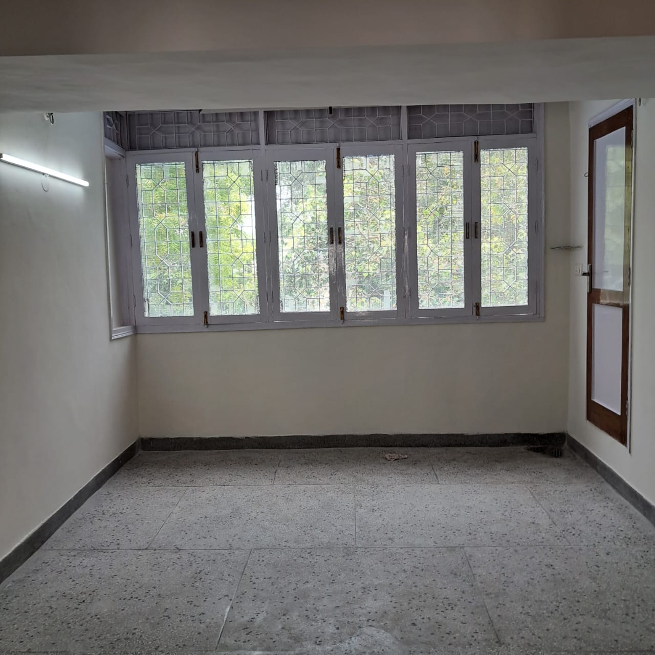 2 BHK Builder Floor For Rent in Sarvapriya Vihar