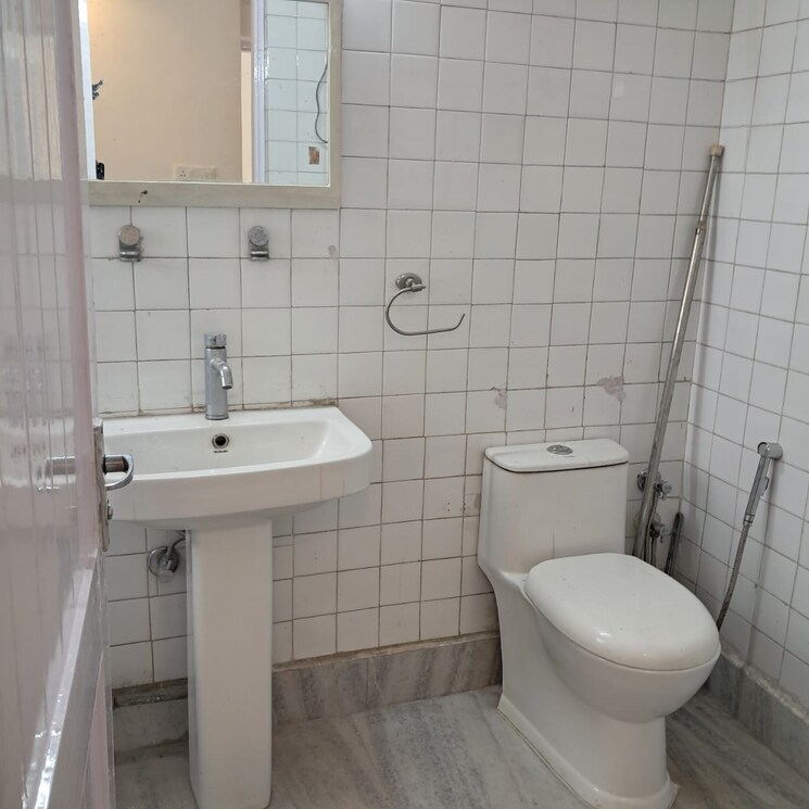 Bathroom, malviya nagar 2 Bedroom 100 Sq.Yd. Builder Floor In Malviya Nagar Delhi 8945565