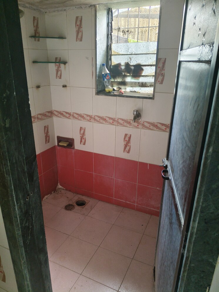 Bathroom, anand nagar 1 Bedroom 500 Sq.Ft. Apartment In Anand Nagar Thane 8945688