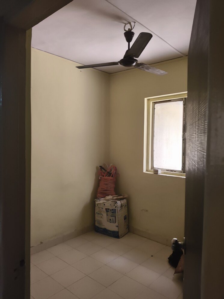 Room, anand nagar 1 Bedroom 500 Sq.Ft. Apartment In Anand Nagar Thane 8945688