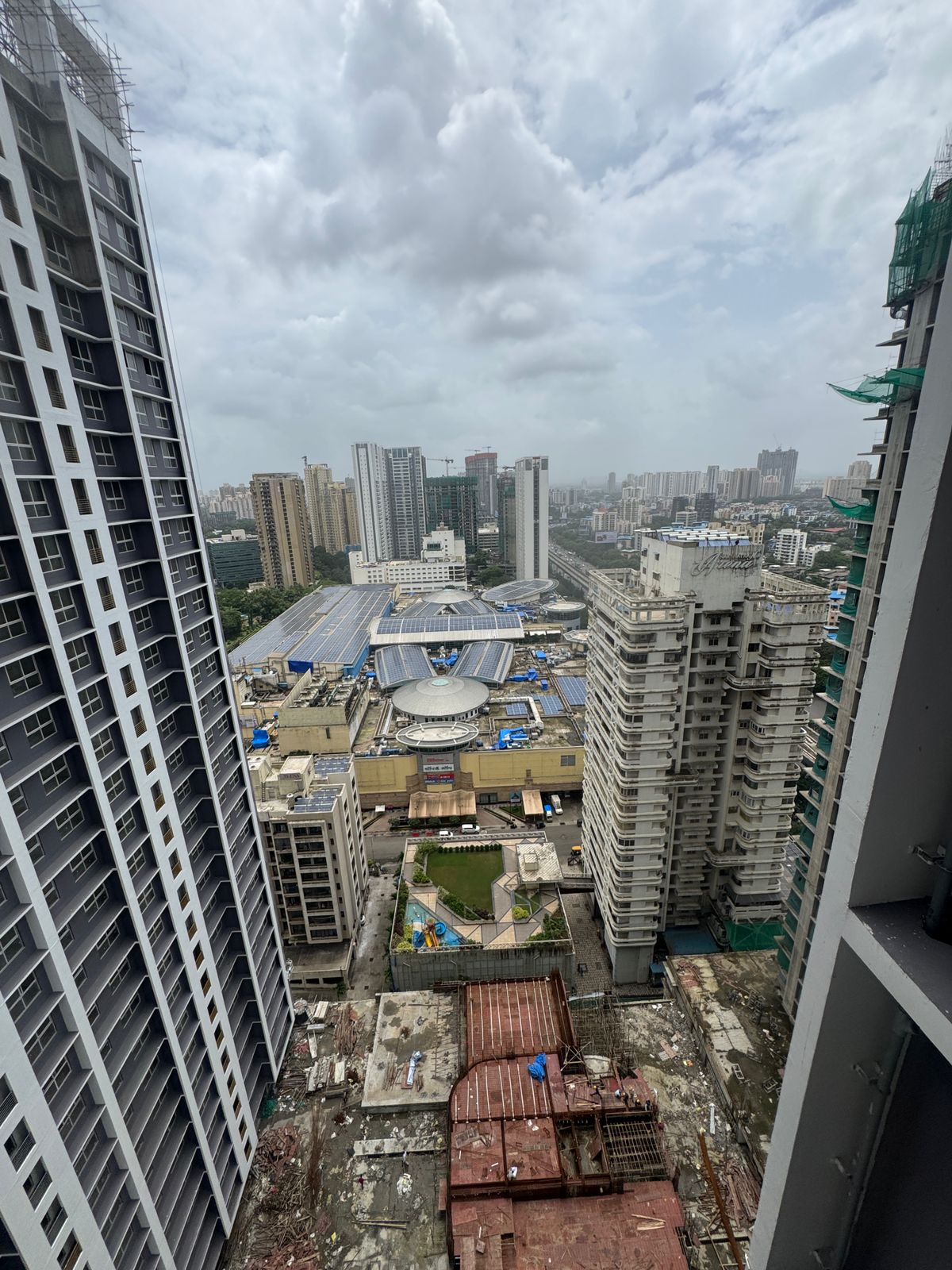 2 BHK Apartment For Rent in Sheth Zuri