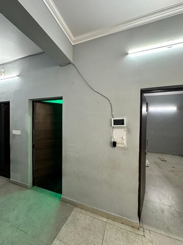 Room in 2 BHK Builder Floor at Pitampura – for Rent
