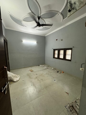 Room in 2 BHK Builder Floor at Pitampura – for Rent