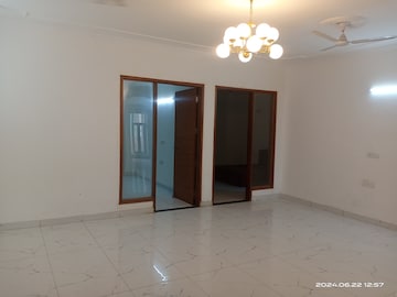 Room in 3 BHK Apartment at Vasant Kunj – for Rent