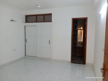 Room in 3 BHK Apartment at Vasant Kunj – for Rent