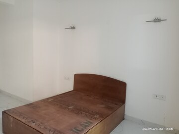 Room in 3 BHK Apartment at Vasant Kunj – for Rent