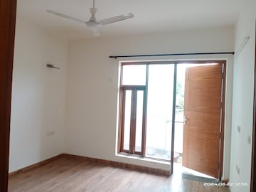 Room in 3 BHK Apartment at Vasant Kunj – for Rent