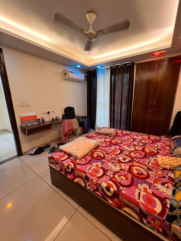 Bedroom in 2 BHK Builder Floor at SAS Tower, Sector 38 – for Rent