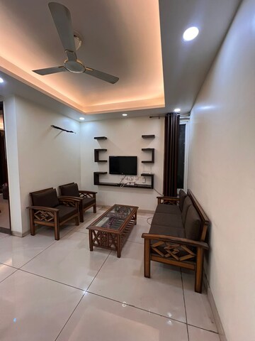 Living Room in 2 BHK Builder Floor at SAS Tower, Sector 38 – for Rent