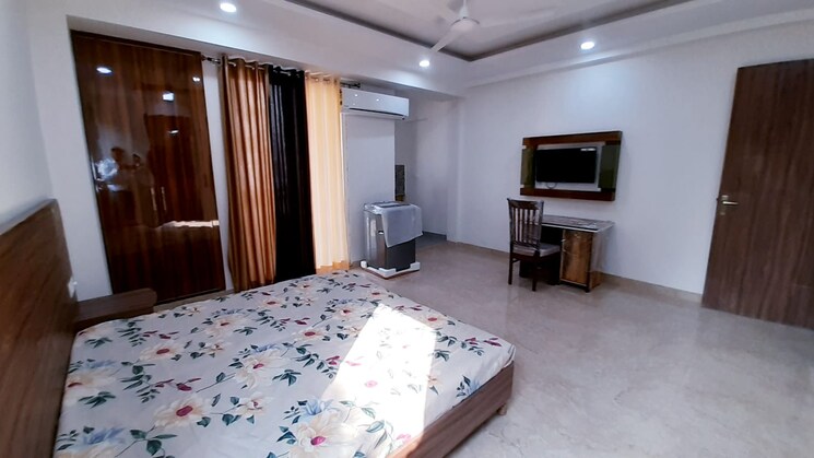 Bedroom, sushant lok i 4 Bedroom 300 Sq.Yd. Builder Floor In Sushant Lok I Gurgaon 8945722
