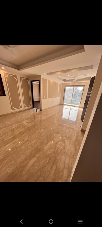 Room in 3 BHK Builder Floor at Sushant Vyapaar Kendra, Sector 43 – for Rent