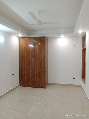 Room in 3 BHK Builder Floor at Vasant Kunj – for Rent