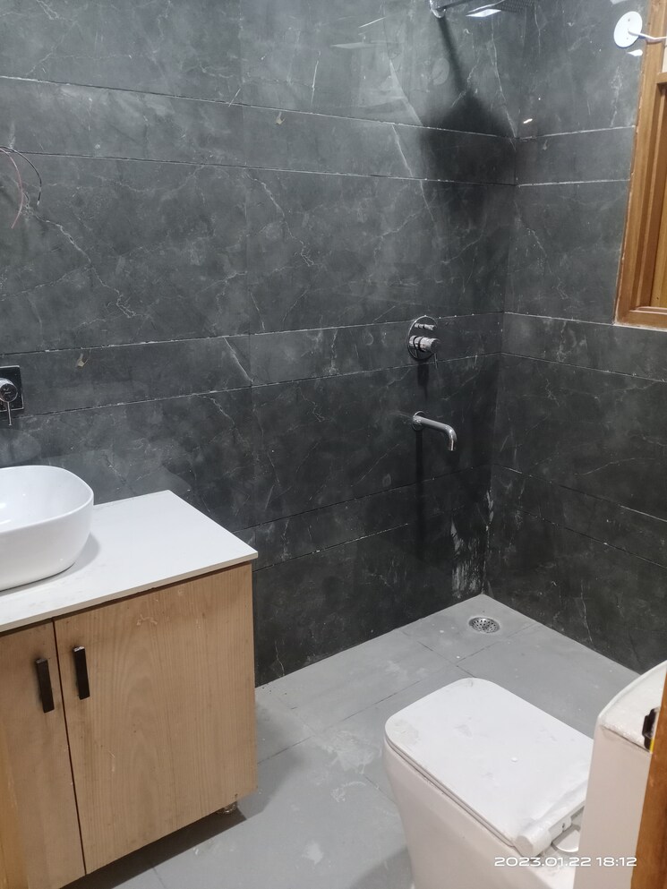 Bathroom, vasant kunj 3 Bedroom 1350 Sq.Ft. Builder Floor In Vasant Kunj Delhi 8945827