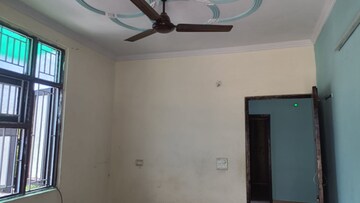 Room in 2 BHK Builder Floor at Vaishali Sector 3 – for Rent