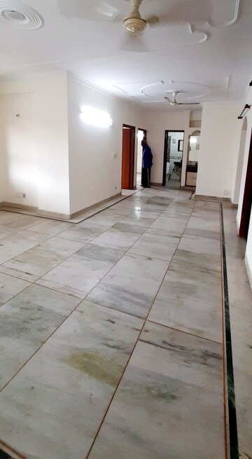 Room in 3 BHK Apartment at Sector 6 Dwarka – for Rent