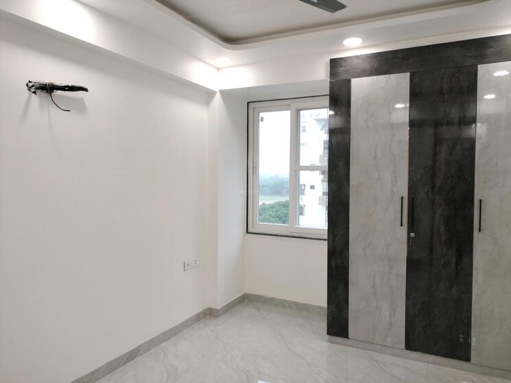 Room, sector 10 dwarka 3 Bedroom 1600 Sq.Ft. Apartment In Sector 10 Dwarka Delhi 8945989