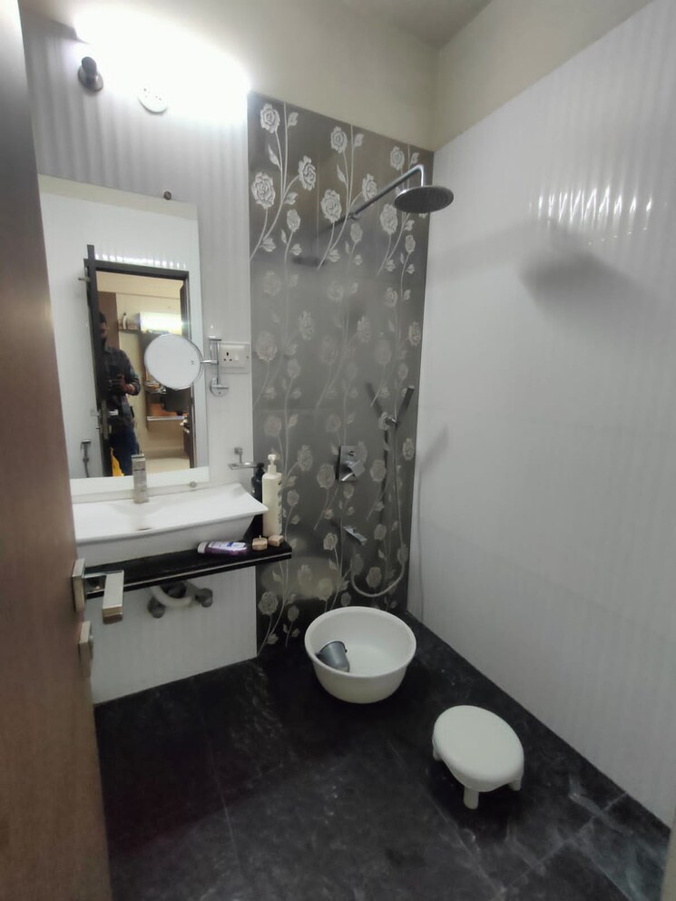 Bathroom, kolte-patil-rose-parade 5 Bedroom 3000 Sq.Ft. Apartment In Kondhwa Pune 8946028