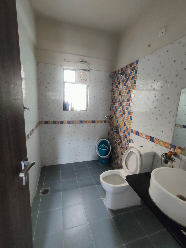 Bathroom, kolte-patil-rose-parade 5 Bedroom 3000 Sq.Ft. Apartment In Kondhwa Pune 8946028