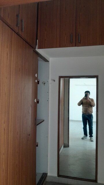 Furnished Amenities in 3 BHK Builder Floor at Unitech South City II, Sector 50 – for Rent