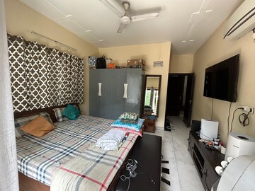Bedroom in 3 BHK Builder Floor at Surya CGHS, Sector 43 – for Rent
