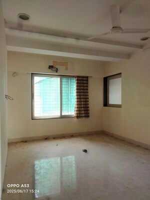 Room in 3 BHK Apartment at Cosmos Majestic, Prabhadevi – for Sale