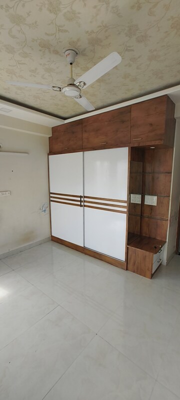 Room in 2 BHK Apartment at Mansarovar Extension – for Rent