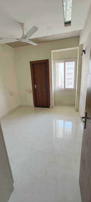 Room in 2 BHK Apartment at Mansarovar Extension – for Rent
