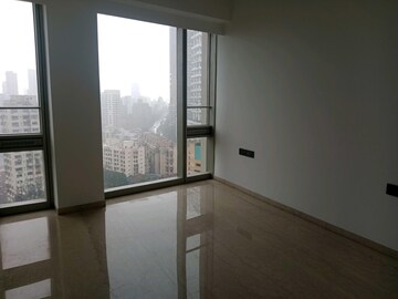 Room in 3 BHK Apartment at Worli – for Sale