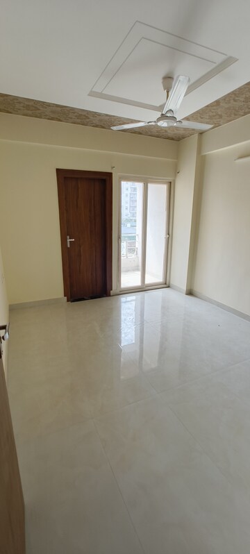 Room in 3 BHK Apartment at Mansarovar Extension – for Rent