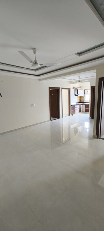 Room in 3 BHK Apartment at Mansarovar Extension – for Rent