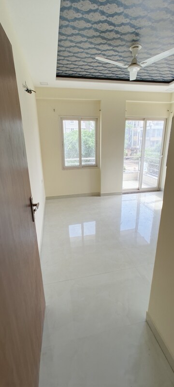 Room in 3 BHK Apartment at Mansarovar Extension – for Rent