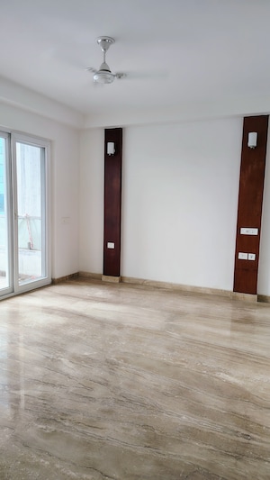 Room in 3 BHK Apartment at Kashish Manor One, Sector 111 – for Sale